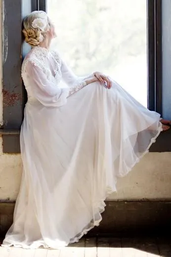 Vintage Chiffon Bridal Gown with Loose Long Sleeves