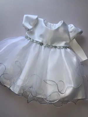 White christening dress.      06221141