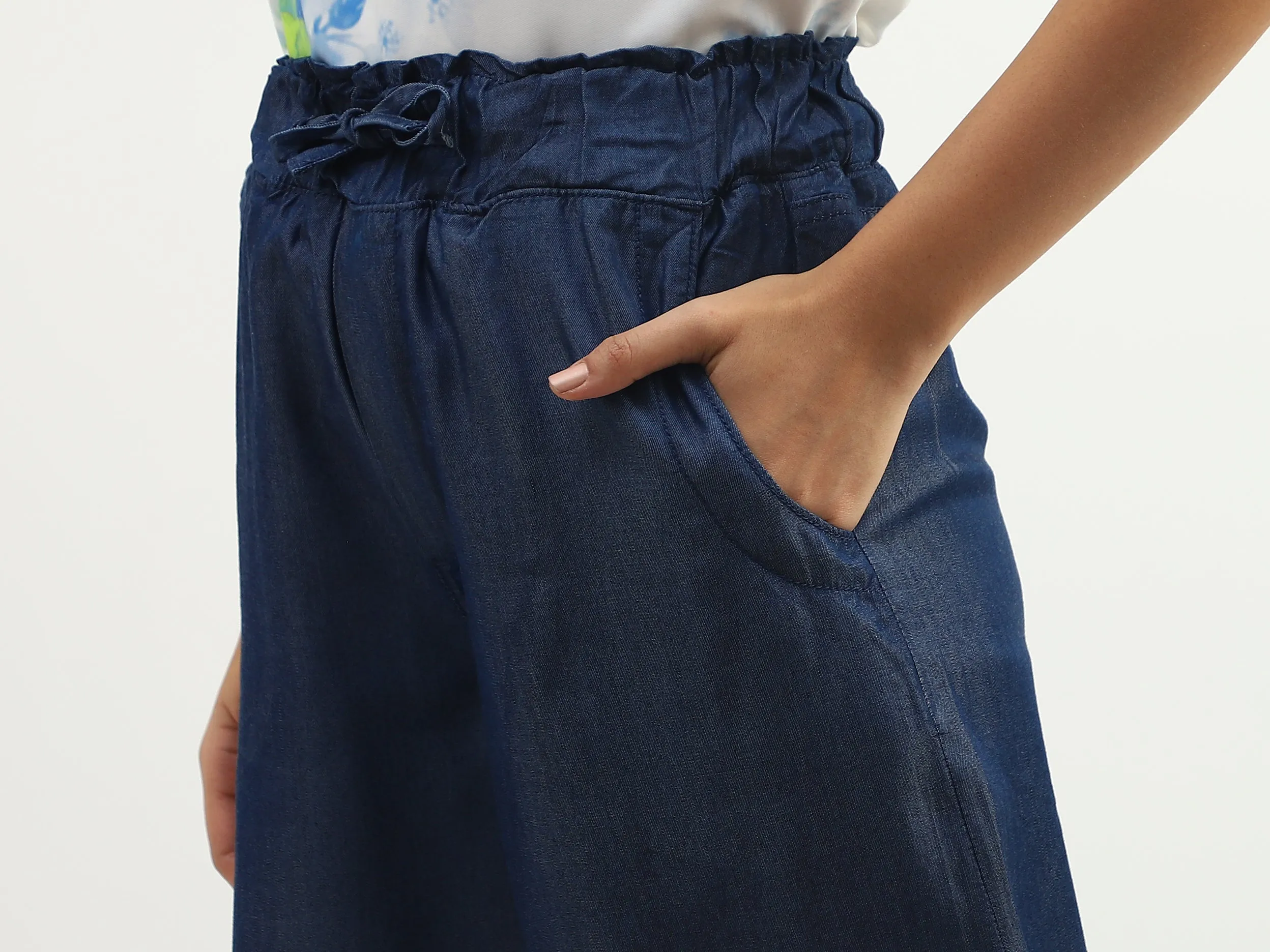 Women Solid Straight Fit Trousers